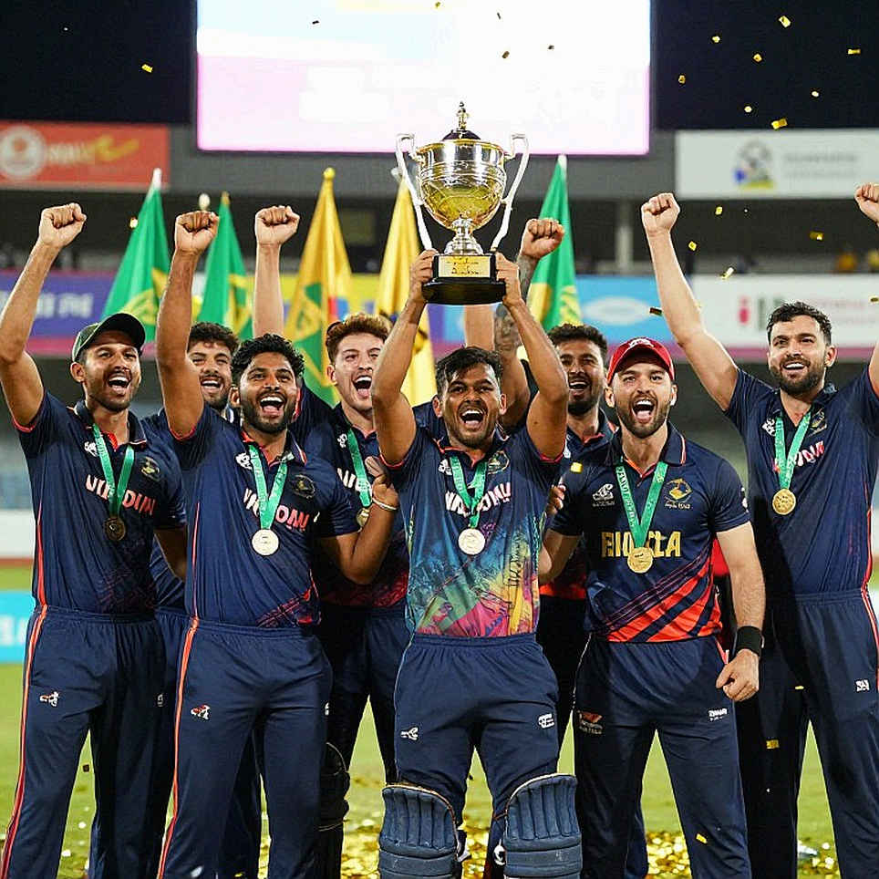 ১৭তম ওভার: এশিয়ার ক্রিকেটে ফুটবলের মিনিট ১১৫ কোথায় লুকিয়ে থাকে