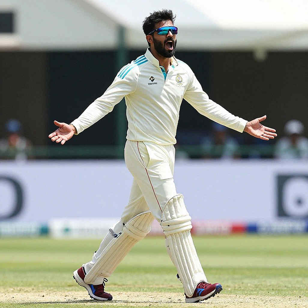 নিলামের হাতুড়ি আর এনওসি-র ঘড়ি: ক্রিকেটের ট্রান্সফার বাজার আসলে ঋণ কোথায় সরায় নিলামের হাতুড়ি আর এনওসি-র ঘড়ি: ক্রিকেটের ট্রান্সফার বাজার আসলে ঋণ কোথায় সরায়
