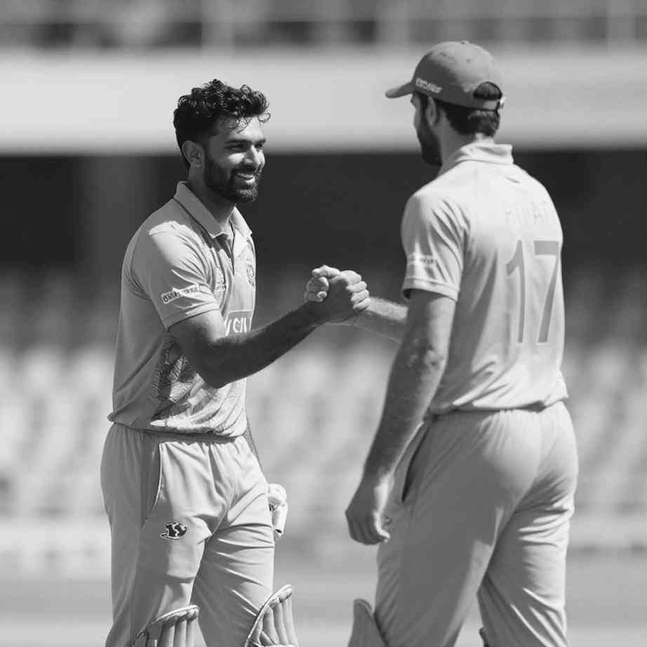 পাঁচ কোটি টাকার দাবি, একটি অযাচাইকৃত রিভিউ আর কোহলির আশ্রম-সফর: রেফারির চোখে একটি কেস ফাইল